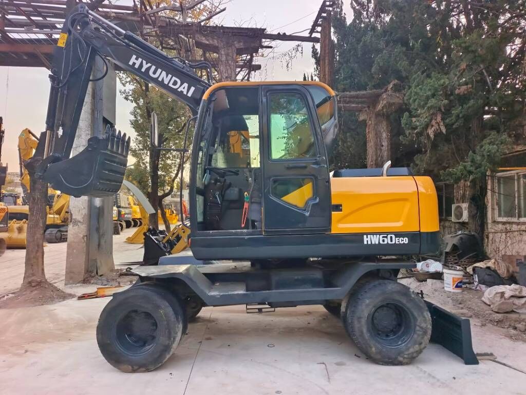 Hyundai HW 60 Eco 3000 units excavators in stock - Excavadora de ruedas: foto 1 Hyundai HW 60 Eco 3000 units excavators in stock - Excavadora de ruedas: foto 1