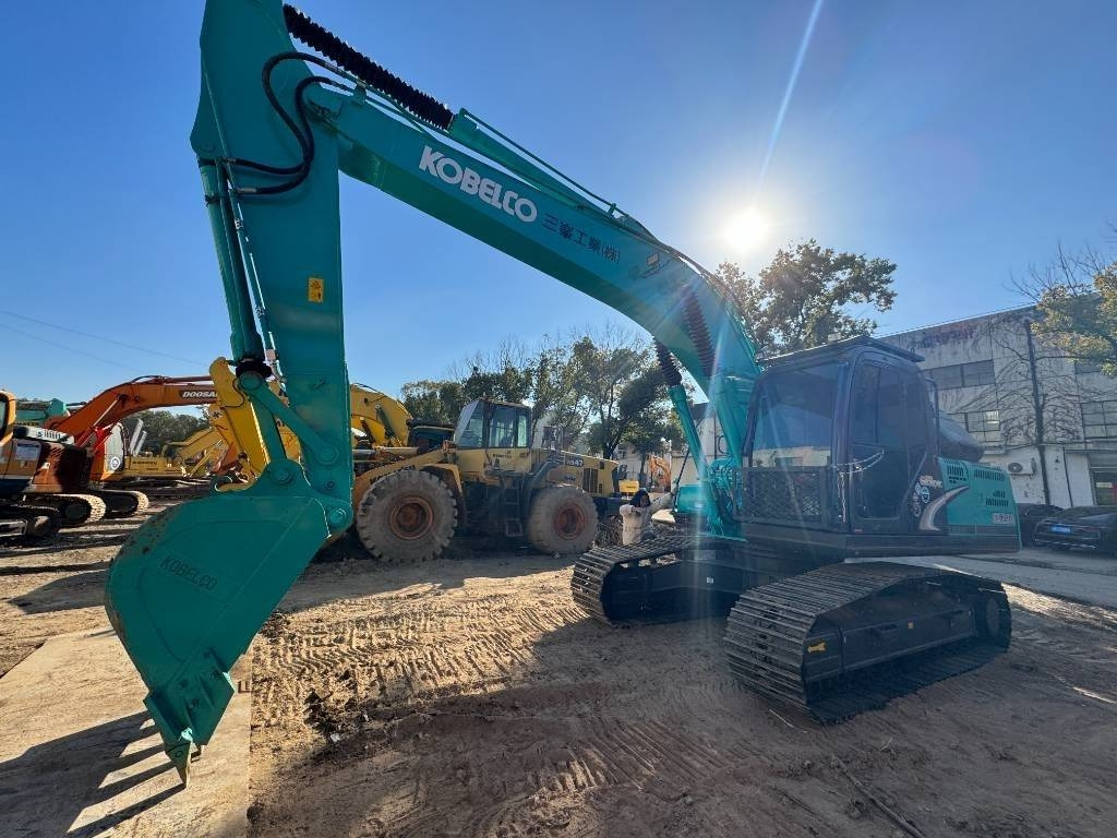 Kobelco SK 200 - Excavadora de cadenas: foto 1 Kobelco SK 200 - Excavadora de cadenas: foto 1