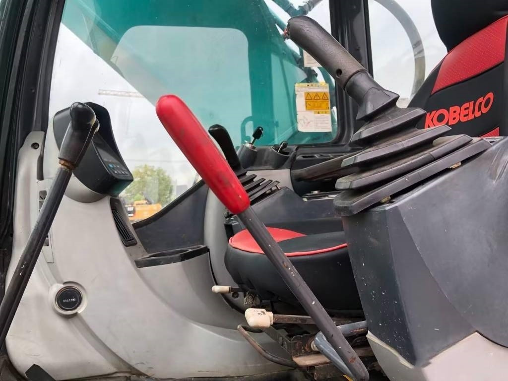 Kobelco SK 210 - Excavadora de cadenas: foto 4 Kobelco SK 210 - Excavadora de cadenas: foto 4