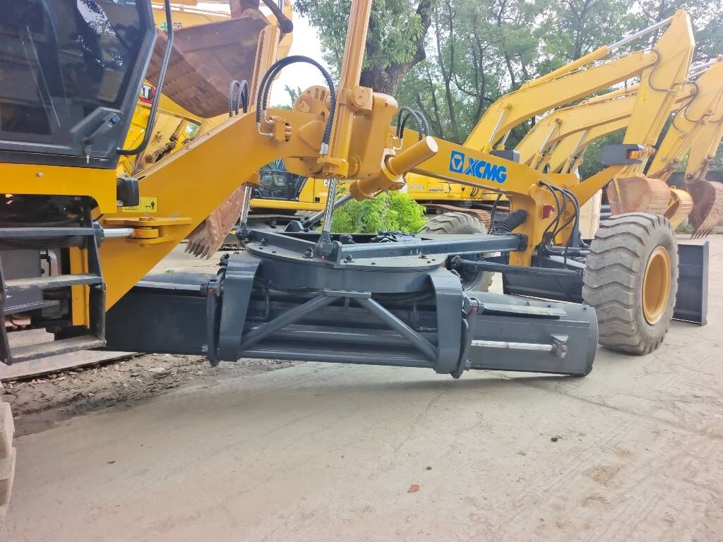 XCMG GR2153 Shanghai largest supplier - Grader: foto 5 XCMG GR2153 Shanghai largest supplier - Grader: foto 5