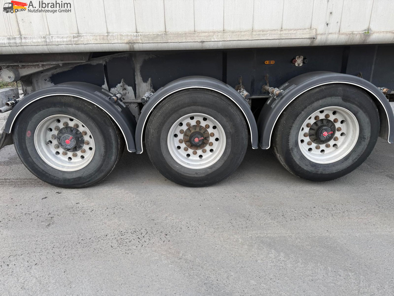 Carnehl CHKS/A ALU-Mulde 45 cbm Liftachse | Getreideschieber | Stützen - Volquete semirremolque: foto 3 Carnehl CHKS/A ALU-Mulde 45 cbm Liftachse | Getreideschieber | Stützen - Volquete semirremolque: foto 3