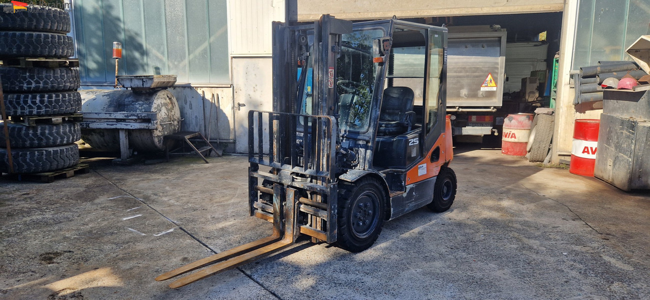 Doosan D25-5 Duplexmast, Seitenverschiebung, autom. Gabelverst. - Carretilla elevadora diésel: foto 1 Doosan D25-5 Duplexmast, Seitenverschiebung, autom. Gabelverst. - Carretilla elevadora diésel: foto 1