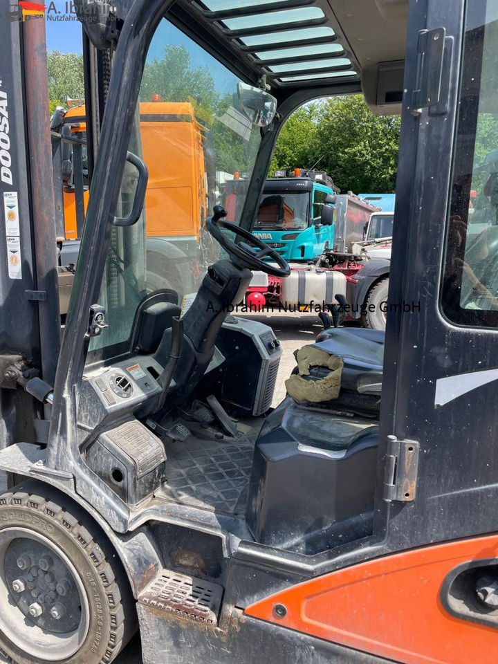 Doosan D30S-7 3000 kg Tragkraft Guter Zustand - Carretilla elevadora diésel: foto 3 Doosan D30S-7 3000 kg Tragkraft Guter Zustand - Carretilla elevadora diésel: foto 3