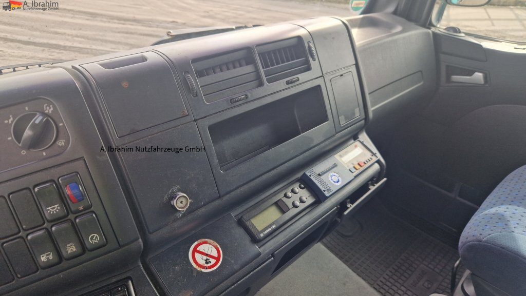MAN 8.180 Thermokingkühlung - 30 ° sauber, 3. Gang kratzt, voll fahrbereit - Frigorífico camión: foto 3 MAN 8.180 Thermokingkühlung - 30 ° sauber, 3. Gang kratzt, voll fahrbereit - Frigorífico camión: foto 3