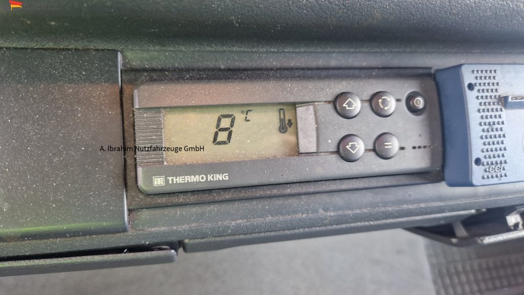 MAN 8.180 Thermokingkühlung - 30 ° sauber, 3. Gang kratzt, voll fahrbereit - Frigorífico camión: foto 4 MAN 8.180 Thermokingkühlung - 30 ° sauber, 3. Gang kratzt, voll fahrbereit - Frigorífico camión: foto 4