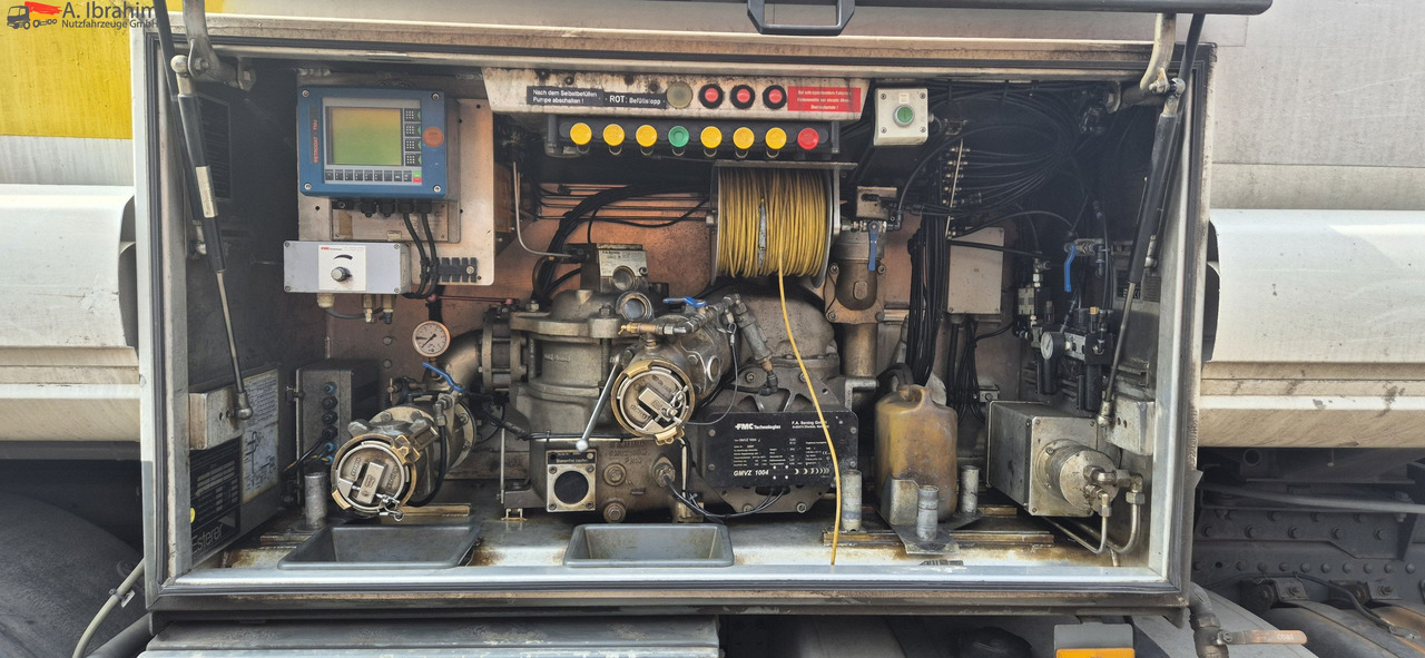 Mercedes-Benz Actros 2536 L 3 Kammern, 19500 L, mp3, Oben Unten Befüllung - Cisterna camión: foto 4 Mercedes-Benz Actros 2536 L 3 Kammern, 19500 L, mp3, Oben Unten Befüllung - Cisterna camión: foto 4