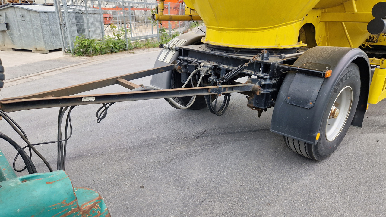 SPITZER SAPI 1832 Zustand 3-, steht länger - Cisterna remolque: foto 3 SPITZER SAPI 1832 Zustand 3-, steht länger - Cisterna remolque: foto 3