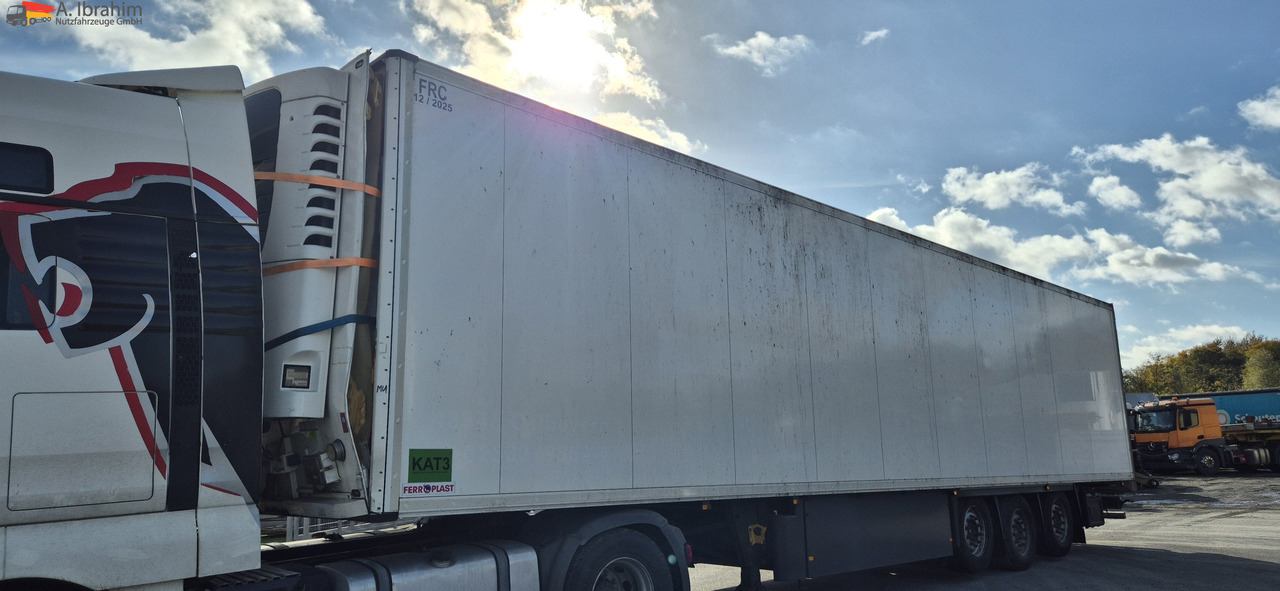 Schmitz SKO 24 Stirnwandschaden, voll fahrbereit Schmitz Kühlaggregat - Frigorífico semirremolque: foto 1 Schmitz SKO 24 Stirnwandschaden, voll fahrbereit Schmitz Kühlaggregat - Frigorífico semirremolque: foto 1