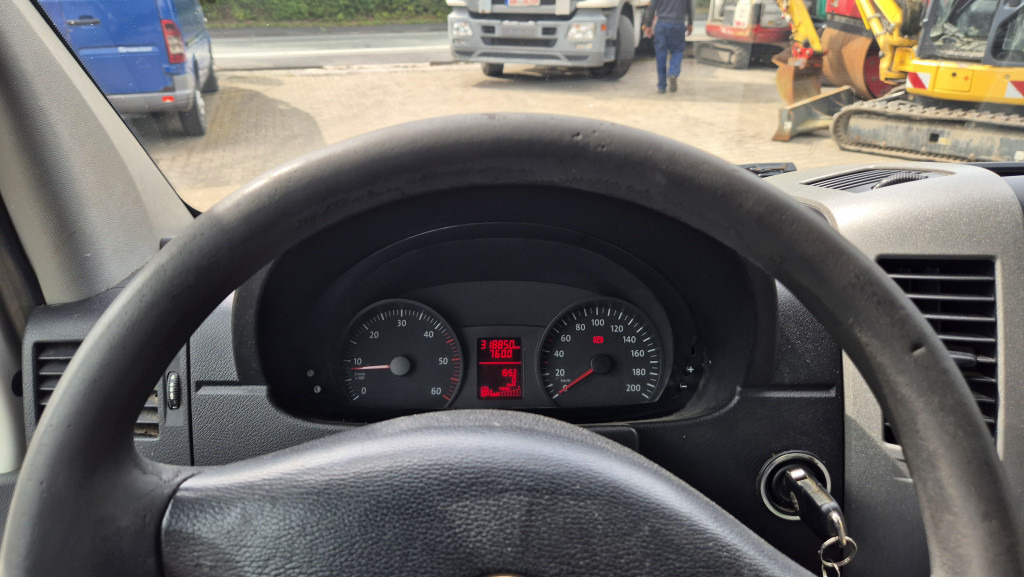 VW Crafter 2.5 Diesel Rost ja, technisch super, HU neu 01 2025 - Furgón: foto 3 VW Crafter 2.5 Diesel Rost ja, technisch super, HU neu 01 2025 - Furgón: foto 3