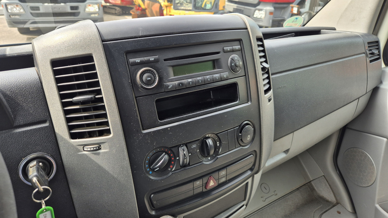 Leasing financiero de VW Crafter 2.5 Diesel Rost ja, technisch super, HU neu 01 2025 leasing VW Crafter 2.5 Diesel Rost ja, technisch super, HU neu 01 2025: foto 14