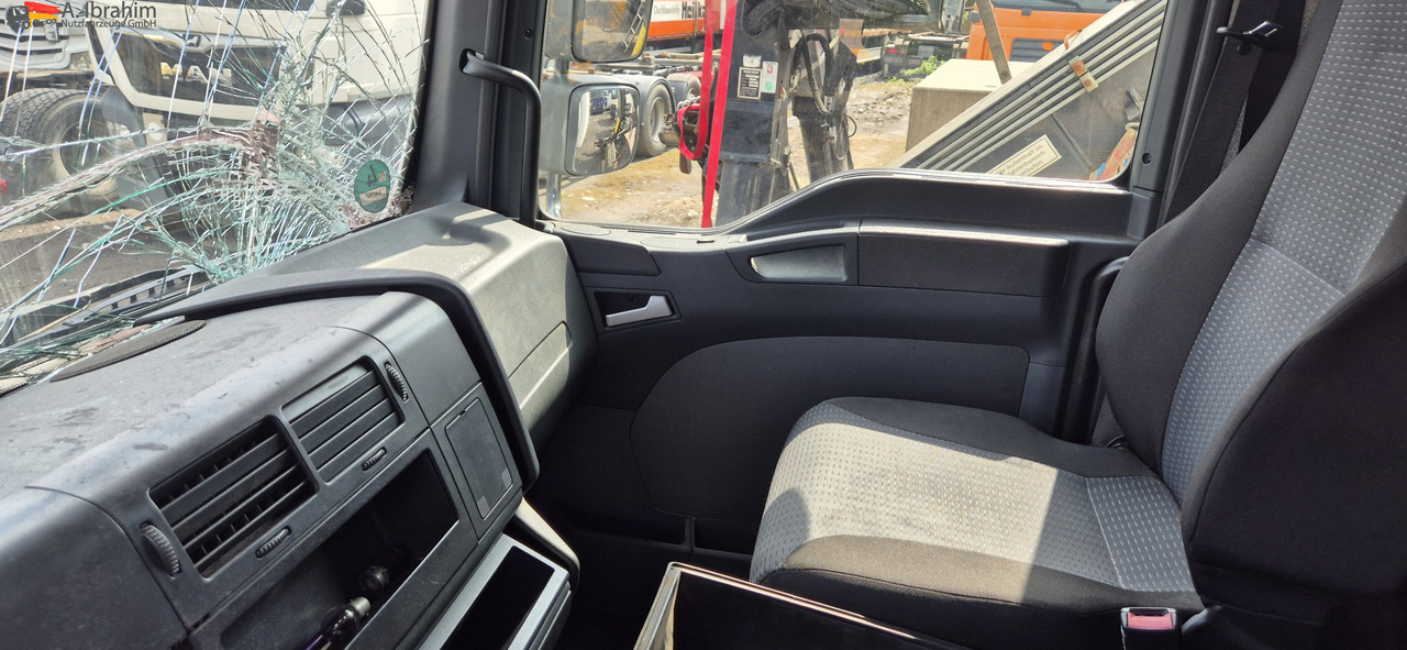 MAN TGL 8.150 4X2 BL Unfallschaden bedingt fahrbereit, Motor ok - Vehículo comercial ligero: foto 2 MAN TGL 8.150 4X2 BL Unfallschaden bedingt fahrbereit, Motor ok - Vehículo comercial ligero: foto 2