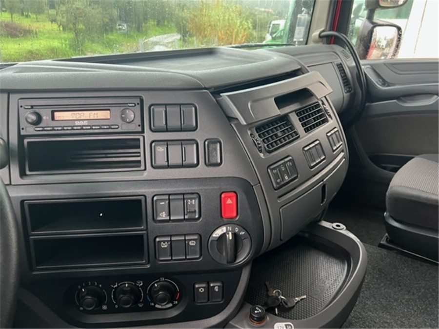Cabeza tractora DAF XF 105 460: foto 10