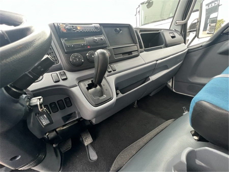 Isotérmico camión Mitsubishi 7C18: foto 6