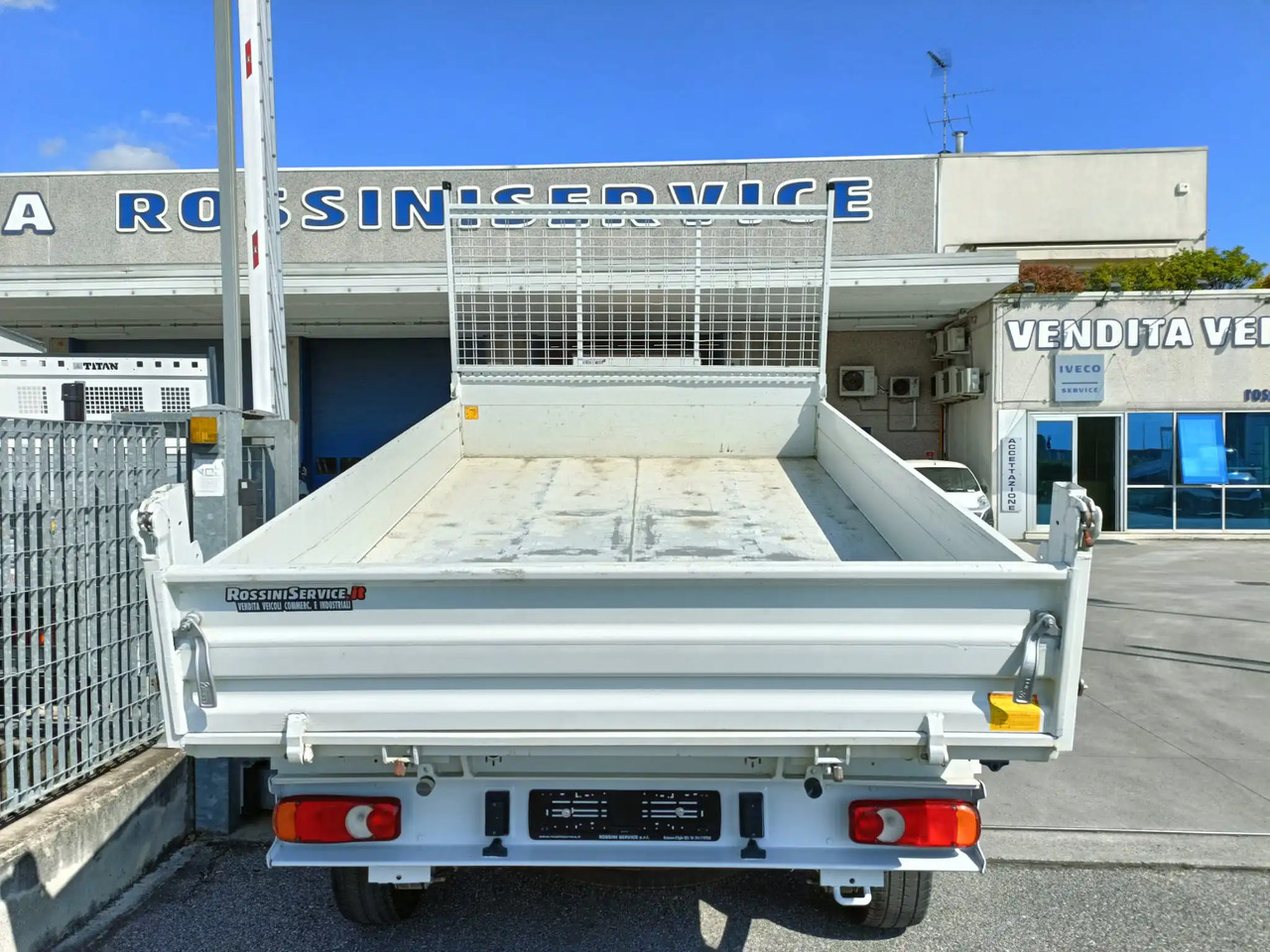 FIAT DUCATO RIBALTABILE 130 CV - Volquete furgoneta: foto 4 FIAT DUCATO RIBALTABILE 130 CV - Volquete furgoneta: foto 4