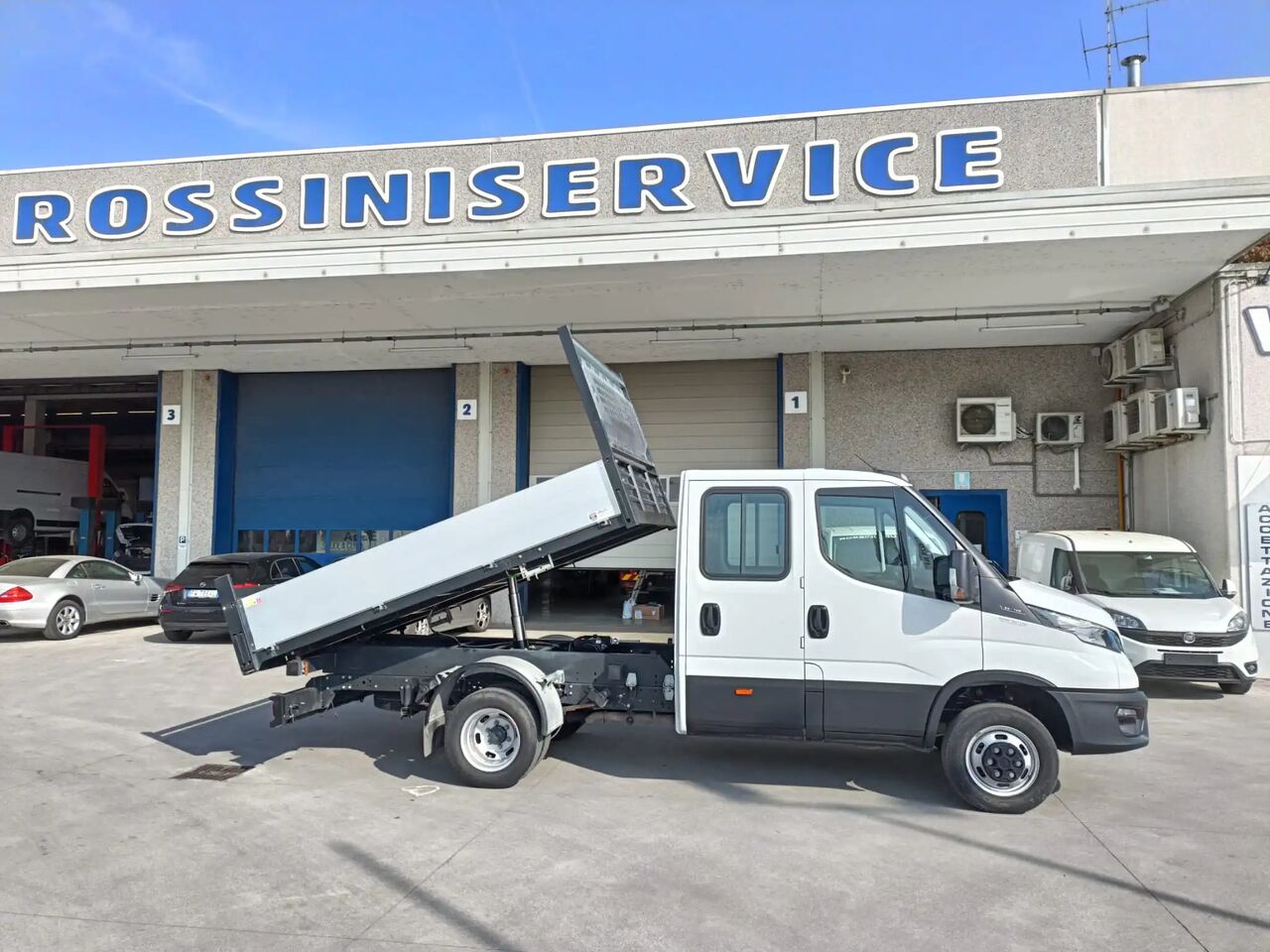 IVECO DAILY 35C14 BTOR DOPPIA CABINA RIBALTABILE 2.3 - Volquete furgoneta: foto 2 IVECO DAILY 35C14 BTOR DOPPIA CABINA RIBALTABILE 2.3 - Volquete furgoneta: foto 2