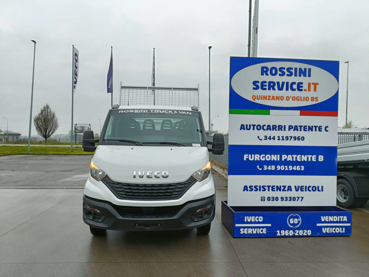 IVECO DAILY 35C14 DOPPIA CABINA RIBALTABILE 2.3 - Volquete furgoneta: foto 5 IVECO DAILY 35C14 DOPPIA CABINA RIBALTABILE 2.3 - Volquete furgoneta: foto 5