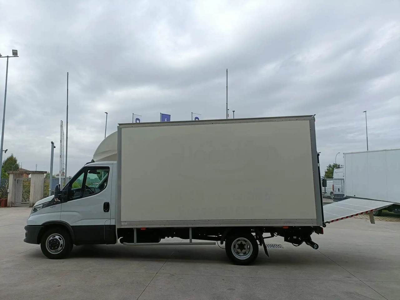 IVECO DAILY 35C16 3.0 - Furgoneta: foto 2 IVECO DAILY 35C16 3.0 - Furgoneta: foto 2