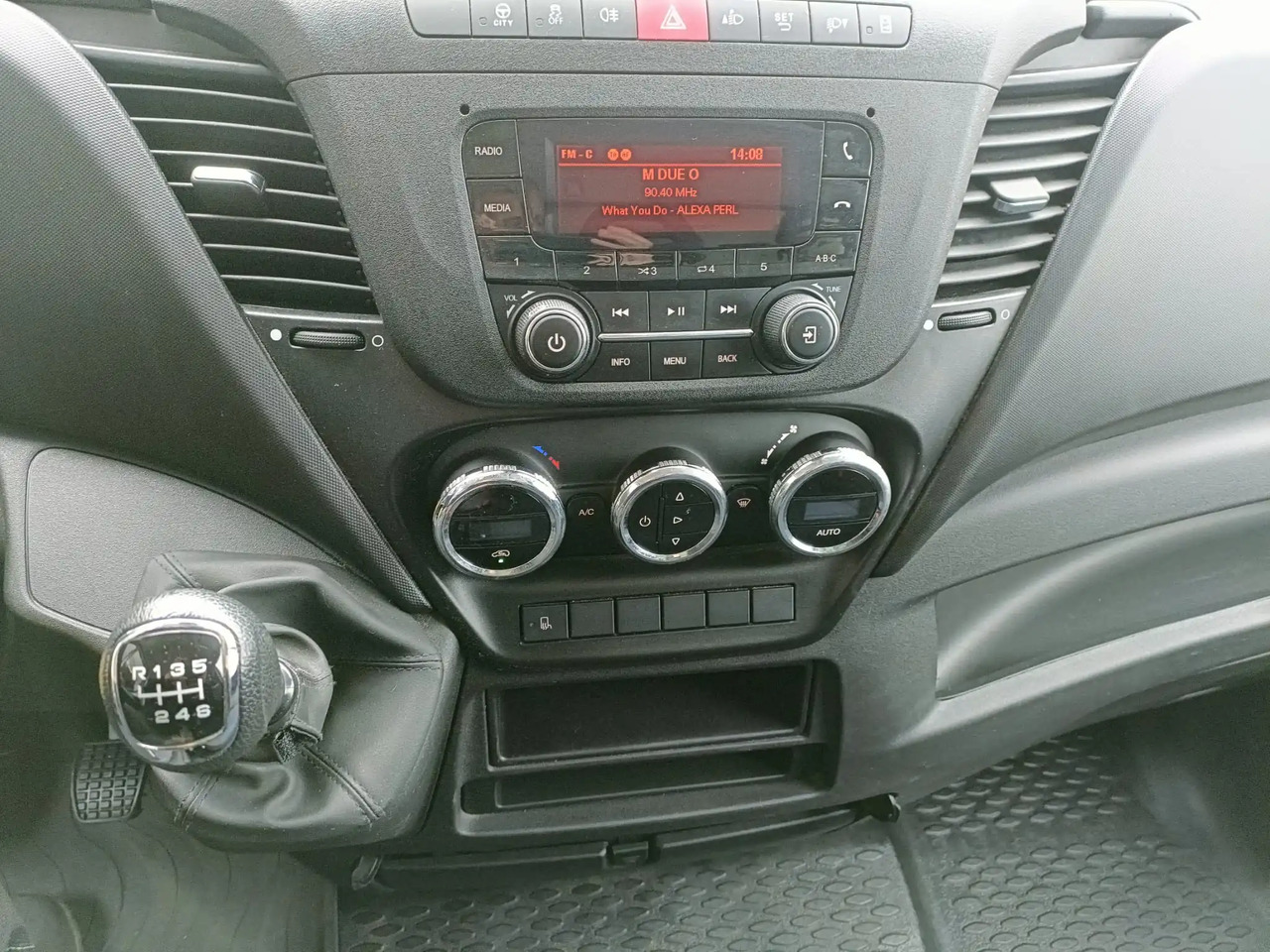 Furgoneta IVECO DAILY 35C16 3.0: foto 9