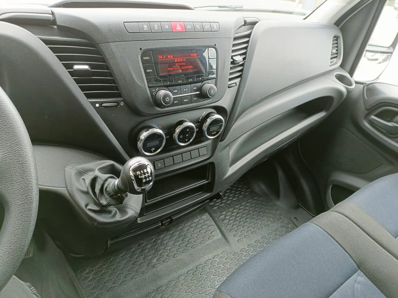 Furgoneta IVECO DAILY 35C16 3.0: foto 10