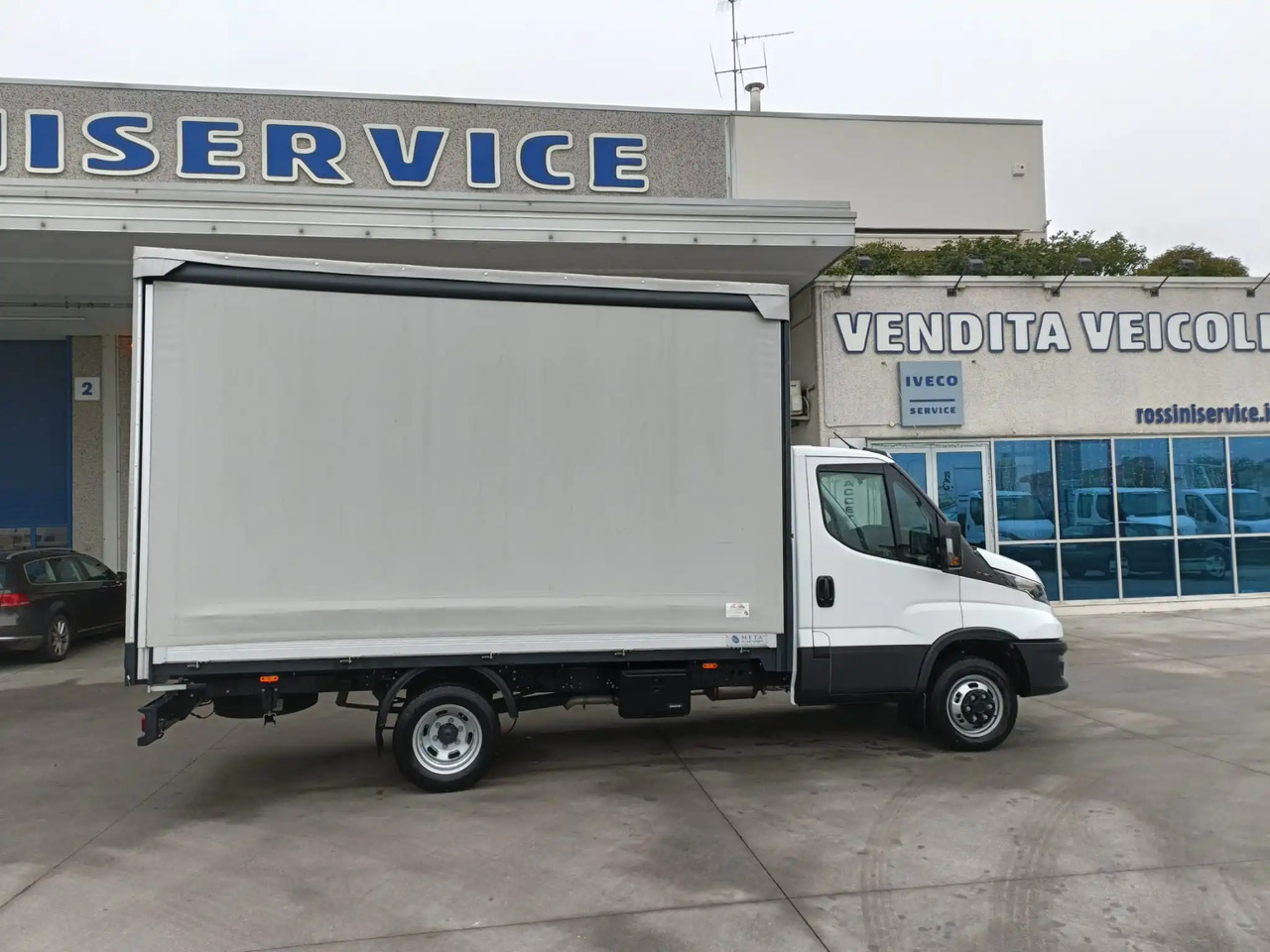 IVECO DAILY 35C16 3000 cc KM 0 - Furgoneta con caja de lona: foto 4 IVECO DAILY 35C16 3000 cc KM 0 - Furgoneta con caja de lona: foto 4