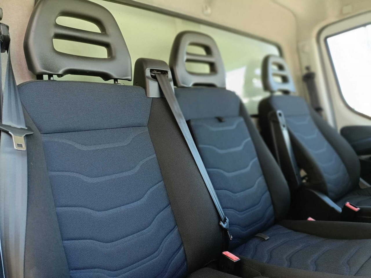 IVECO DAILY 60C18 RIBALTABILE CON GRU - Volquete camión: foto 5 IVECO DAILY 60C18 RIBALTABILE CON GRU - Volquete camión: foto 5