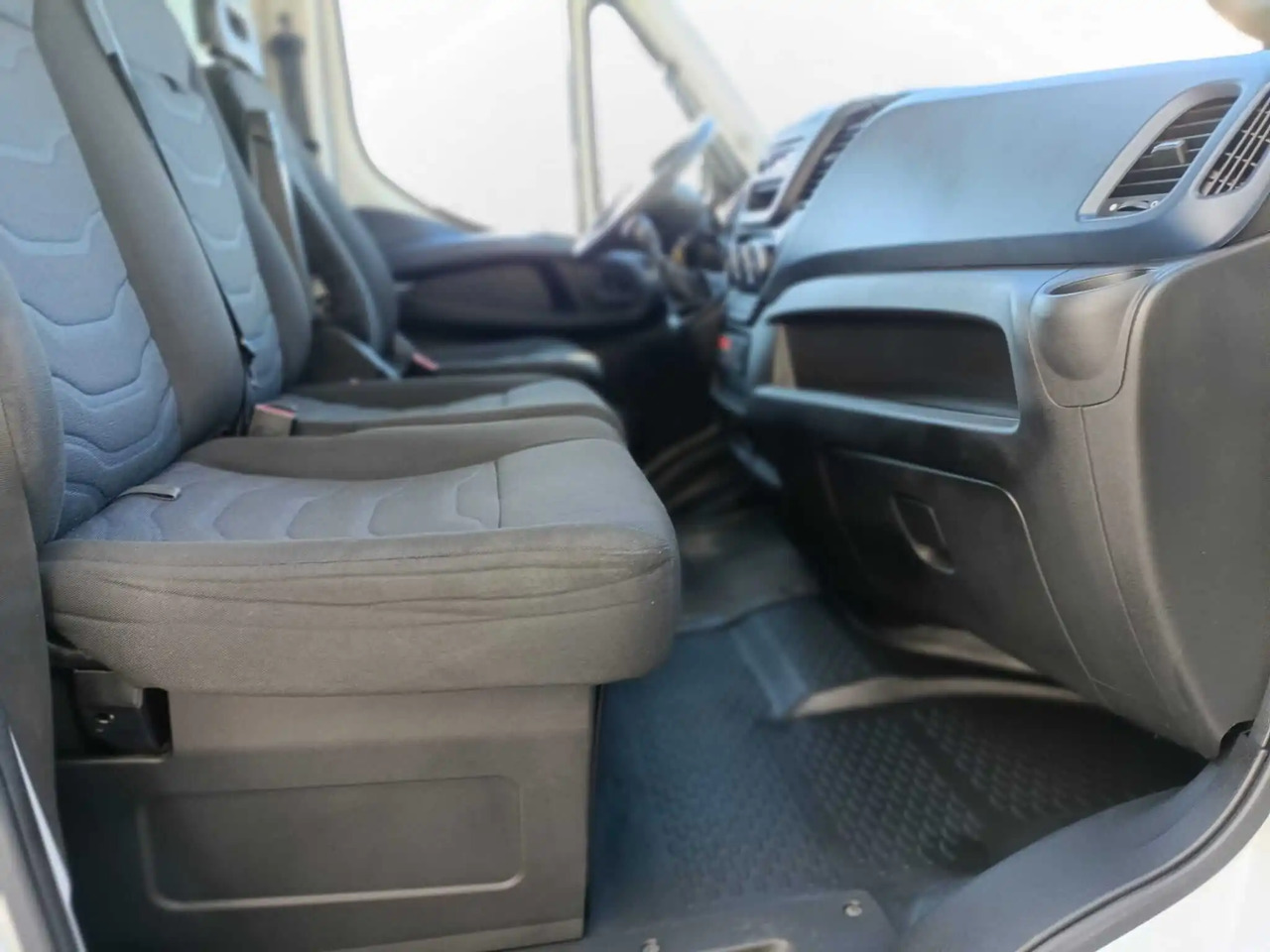 IVECO DAILY 60C18 RIBALTABILE CON GRU - Volquete camión: foto 4 IVECO DAILY 60C18 RIBALTABILE CON GRU - Volquete camión: foto 4