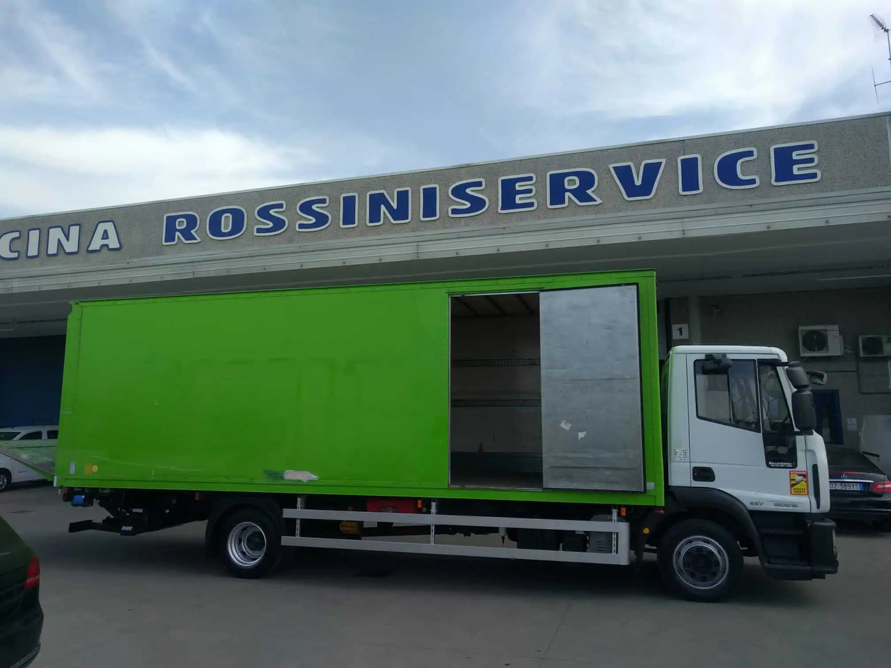 IVECO EUROCARGO 120E18 - Camión caja cerrada: foto 5 IVECO EUROCARGO 120E18 - Camión caja cerrada: foto 5