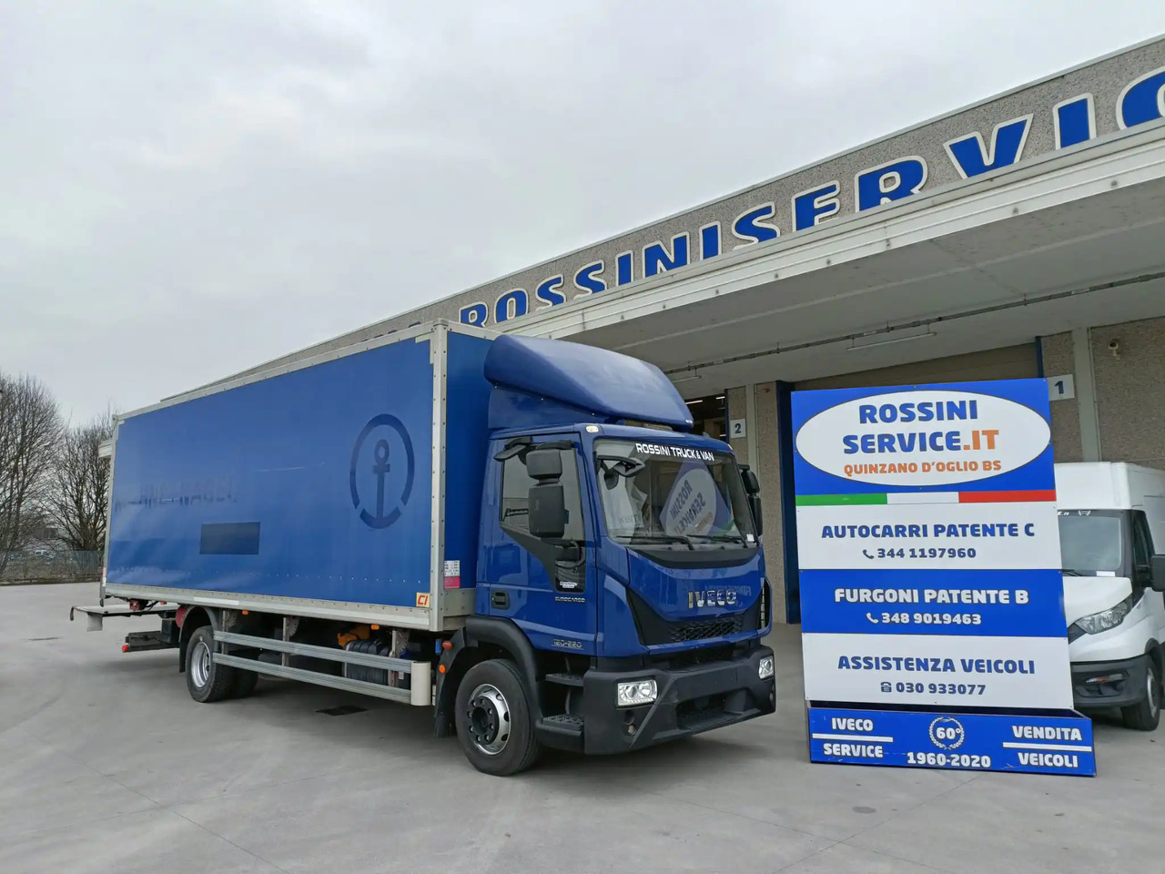 IVECO EUROCARGO 120E22 - Camión caja cerrada: foto 1 IVECO EUROCARGO 120E22 - Camión caja cerrada: foto 1