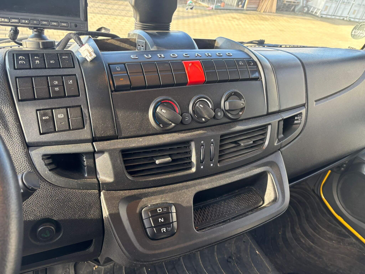 IVECO EUROCARGO 120E25P - Camión lona: foto 3 IVECO EUROCARGO 120E25P - Camión lona: foto 3