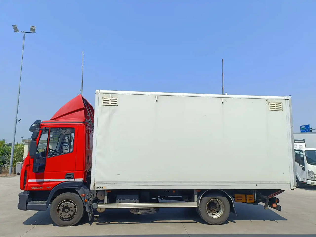 IVECO EUROCARGO 120EL22 - Camión caja cerrada: foto 5 IVECO EUROCARGO 120EL22 - Camión caja cerrada: foto 5
