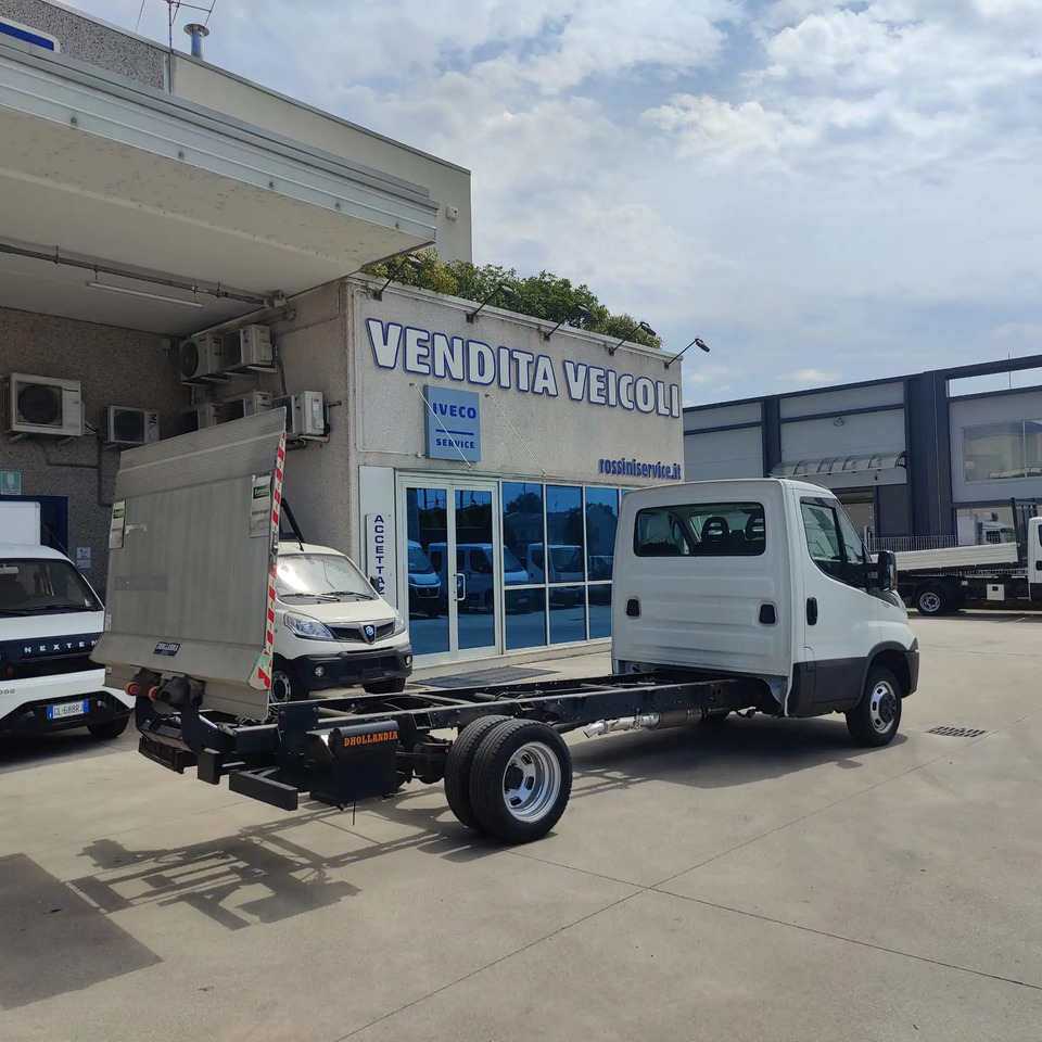 IVECO DAILY 35C14 - Vehículo comercial ligero: foto 3 IVECO DAILY 35C14 - Vehículo comercial ligero: foto 3