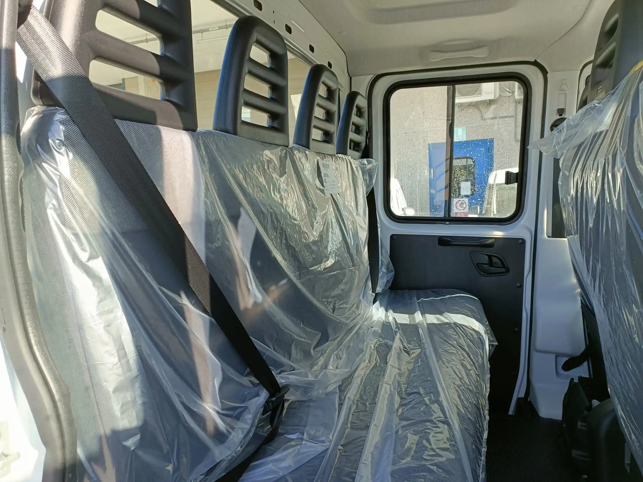Vehículo comercial ligero IVECO DAILY 35C16 DOPPIA CABINA 7 POSTI: foto 10