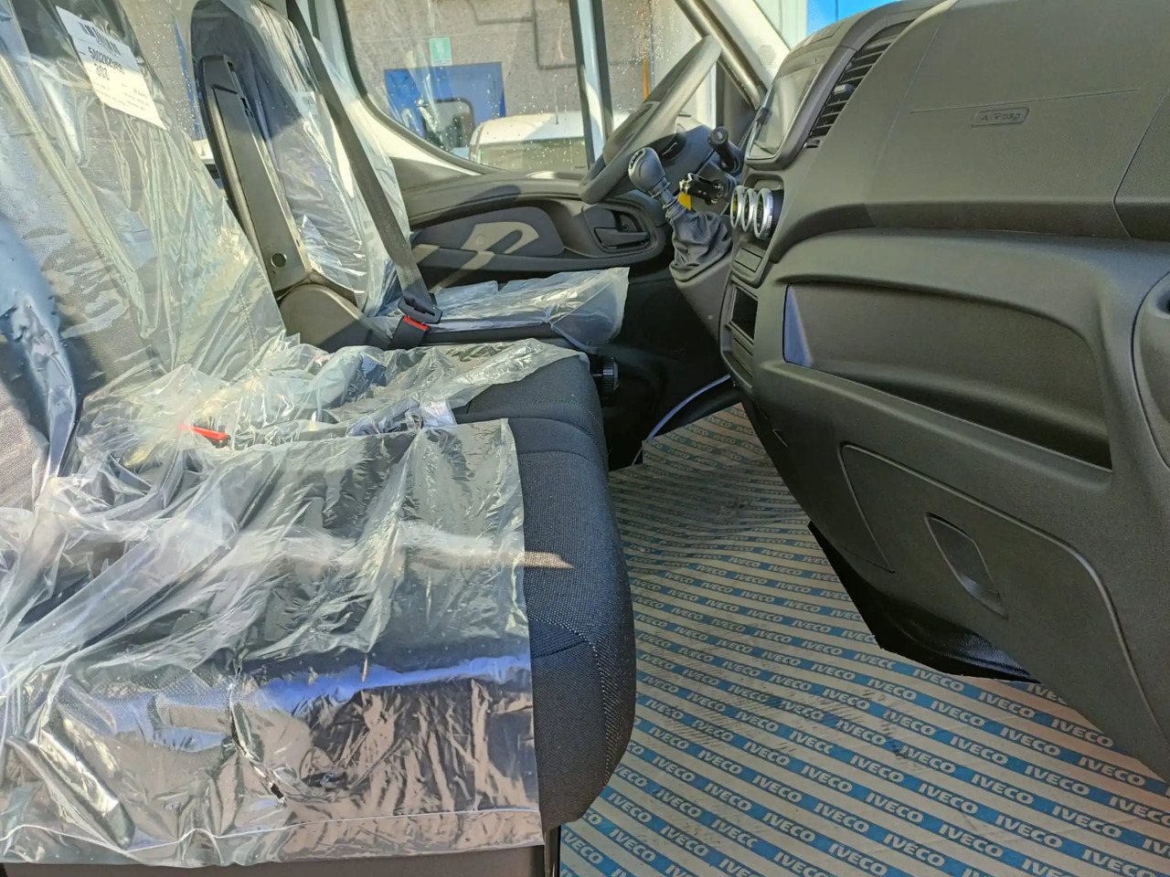 Vehículo comercial ligero IVECO DAILY 35C16 DOPPIA CABINA 7 POSTI: foto 11