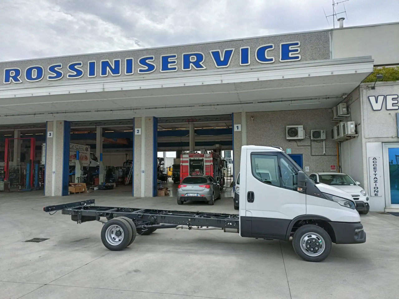 IVECO DAILY 35C18 MOD. 2025 A TELAIO NUOVO - Vehículo comercial ligero: foto 3 IVECO DAILY 35C18 MOD. 2025 A TELAIO NUOVO - Vehículo comercial ligero: foto 3