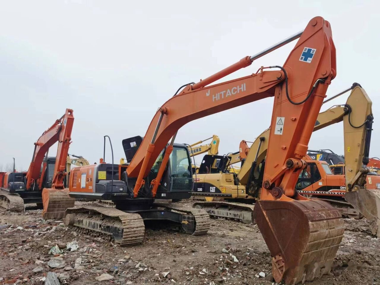 Hitachi ZX250 - Excavadora de cadenas: foto 1 Hitachi ZX250 - Excavadora de cadenas: foto 1