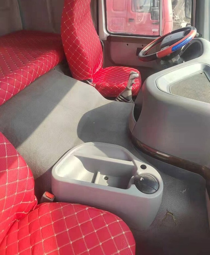 Howo 371 - Volquete camión, Camión grúa: foto 1 Howo 371 - Volquete camión, Camión grúa: foto 1