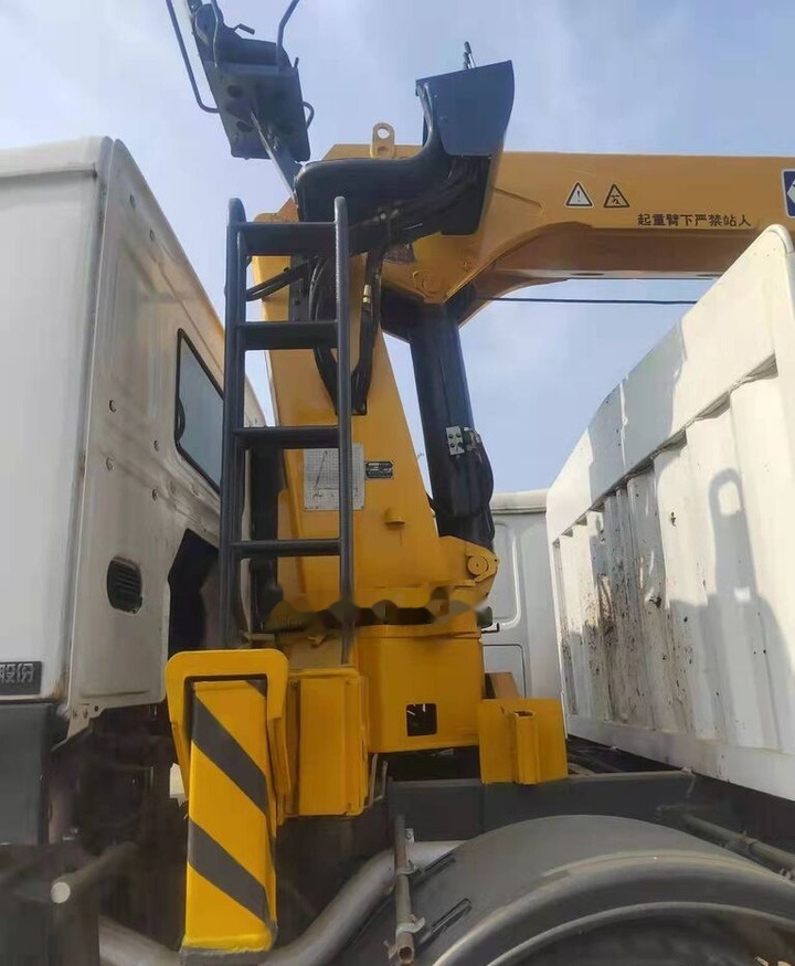 Howo 371 - Volquete camión, Camión grúa: foto 2 Howo 371 - Volquete camión, Camión grúa: foto 2