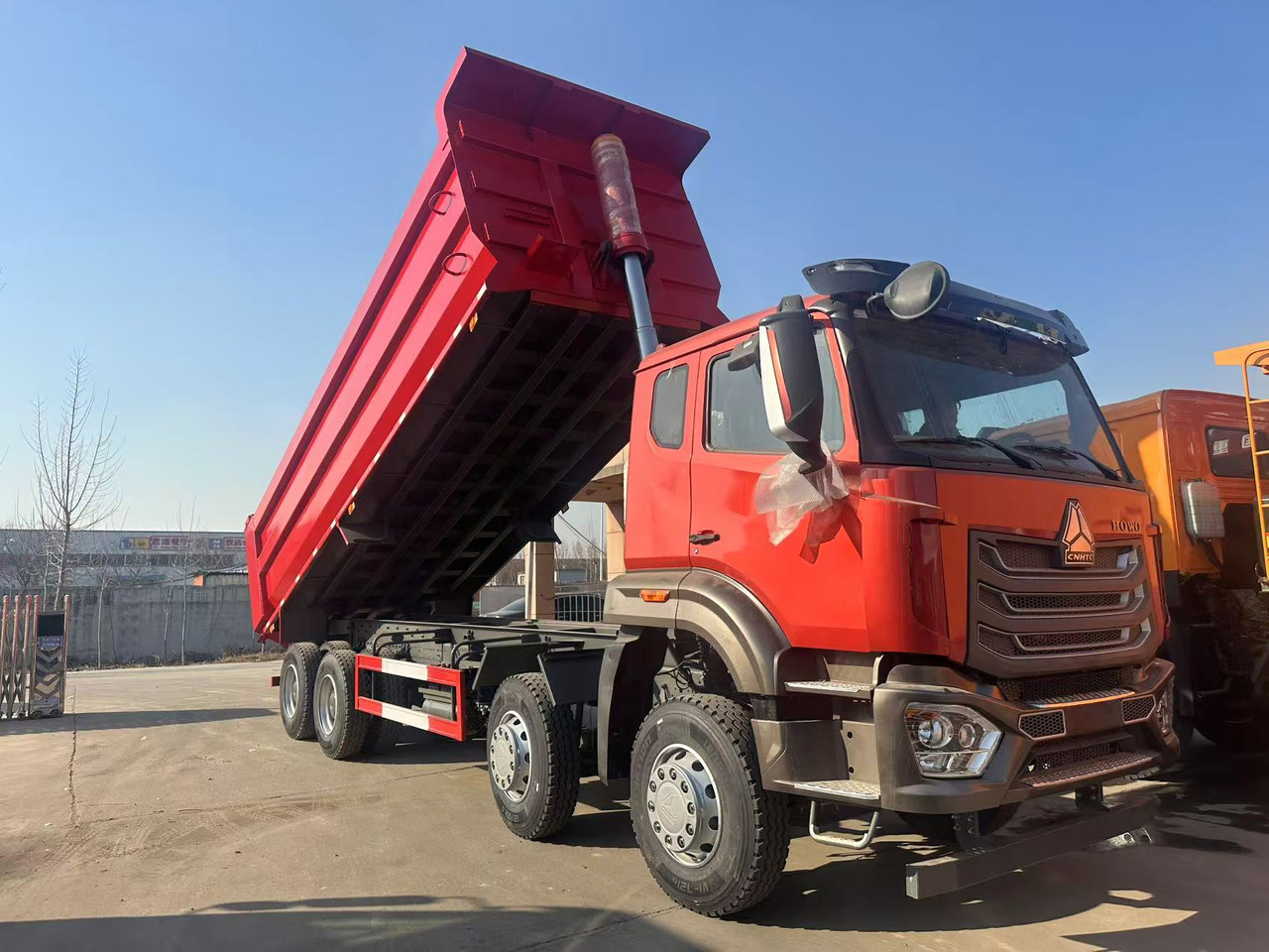 Howo HAOHAN DUMP TRUCK 8X4 - Volquete camión: foto 2 Howo HAOHAN DUMP TRUCK 8X4 - Volquete camión: foto 2
