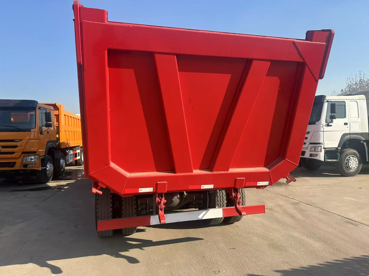 Howo HAOHAN DUMP TRUCK 8X4 - Volquete camión: foto 3 Howo HAOHAN DUMP TRUCK 8X4 - Volquete camión: foto 3