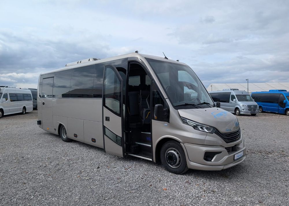 Iveco Daily - Minibús, Furgoneta de pasajeros: foto 1 Iveco Daily - Minibús, Furgoneta de pasajeros: foto 1