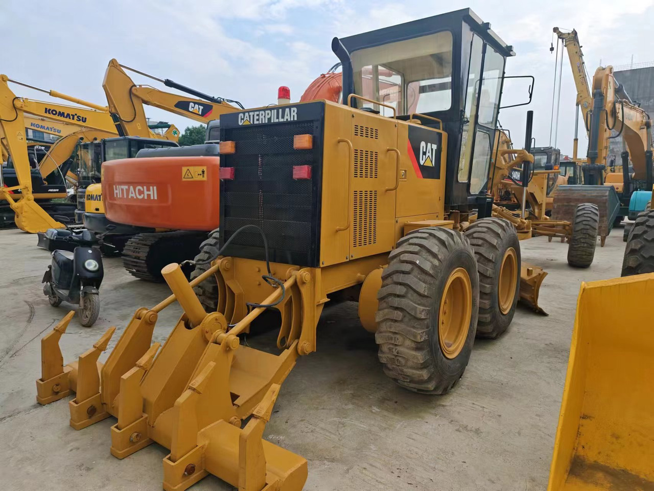 CATERPILLAR 140H - Grader: foto 2 CATERPILLAR 140H - Grader: foto 2