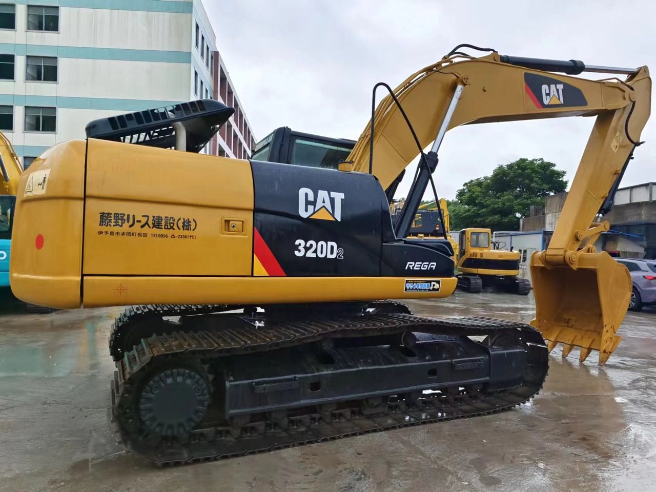 CATERPILLAR 320D2 - Excavadora de cadenas: foto 1 CATERPILLAR 320D2 - Excavadora de cadenas: foto 1