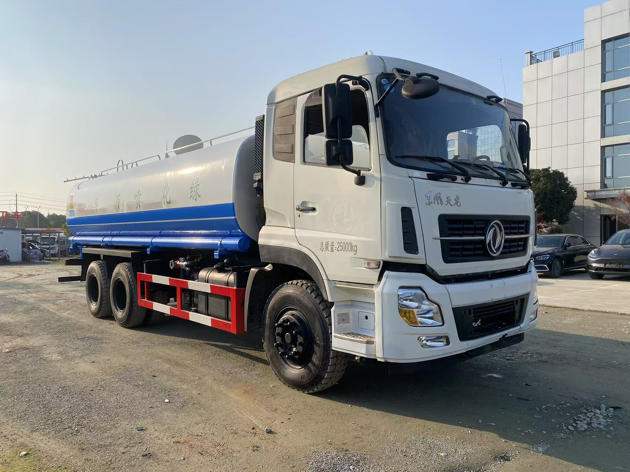 DONGFENG 20000L water truck Sprinkler - Cisterna camión: foto 4 DONGFENG 20000L water truck Sprinkler - Cisterna camión: foto 4