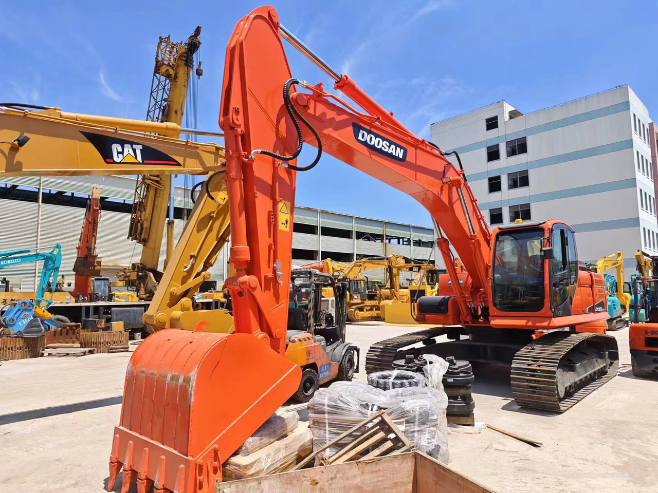 DOOSAN DX300LC-9C - Excavadora de cadenas: foto 1 DOOSAN DX300LC-9C - Excavadora de cadenas: foto 1