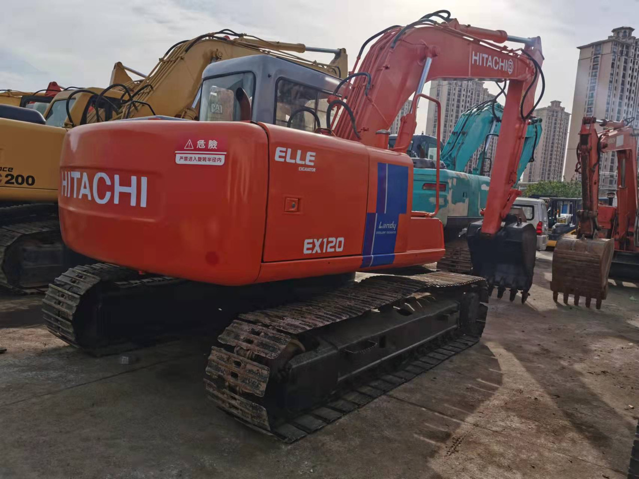 HITACHI EX120-2 - Excavadora de cadenas: foto 2 HITACHI EX120-2 - Excavadora de cadenas: foto 2