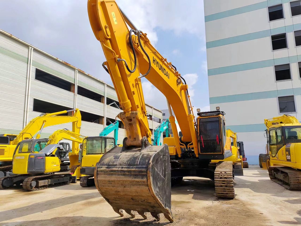HYUNDAI R385LC-9T R305 R220 - Excavadora de cadenas: foto 2 HYUNDAI R385LC-9T R305 R220 - Excavadora de cadenas: foto 2