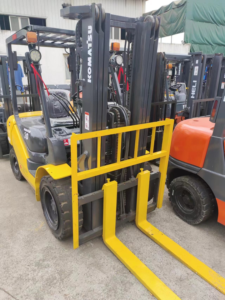 KOMATSU FD30 FD50 FD70 Japanese diesel forklift - Carretilla elevadora diésel: foto 2 KOMATSU FD30 FD50 FD70 Japanese diesel forklift - Carretilla elevadora diésel: foto 2