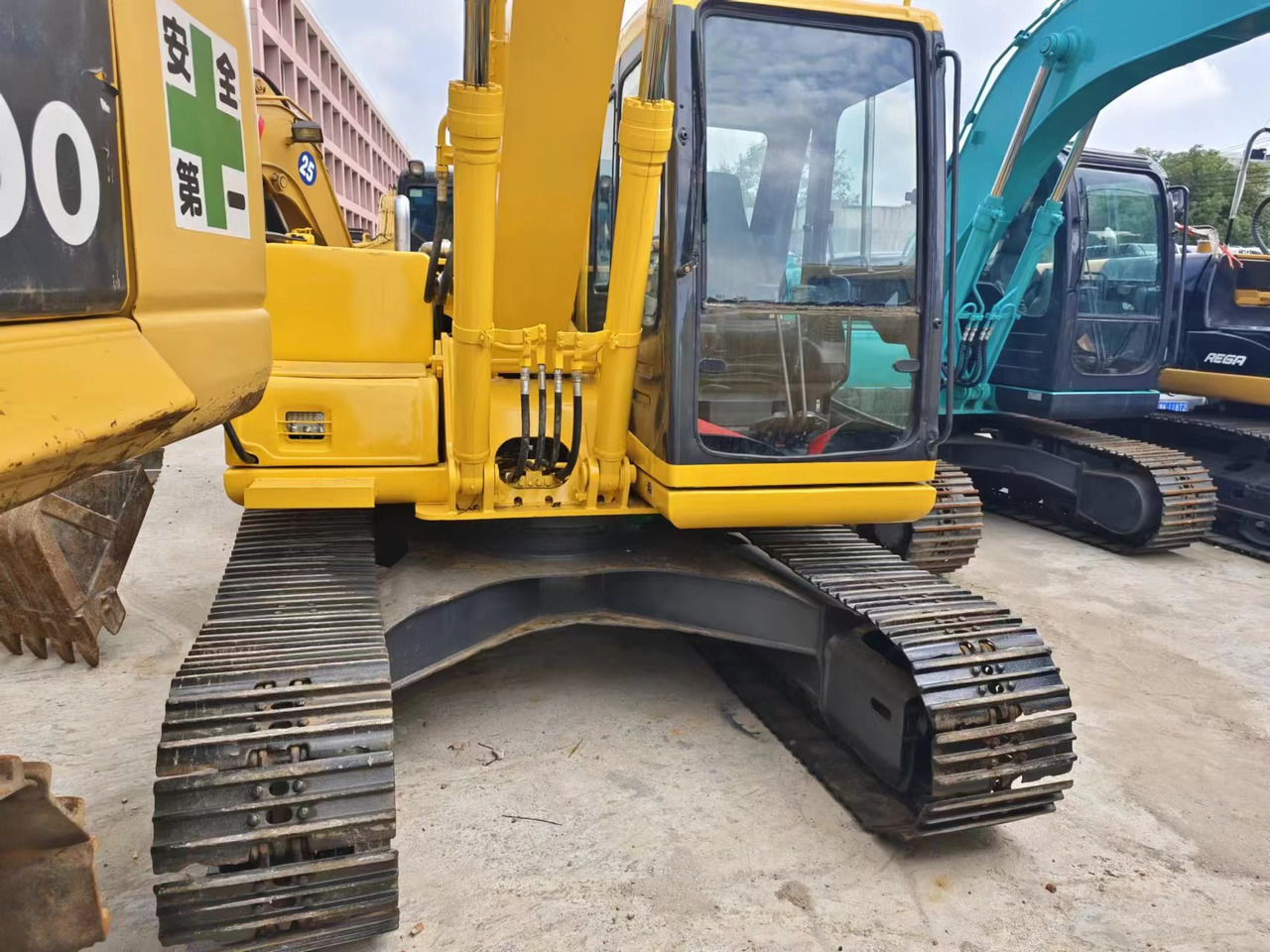 KOMATSU PC120-6 - Excavadora de cadenas: foto 3 KOMATSU PC120-6 - Excavadora de cadenas: foto 3
