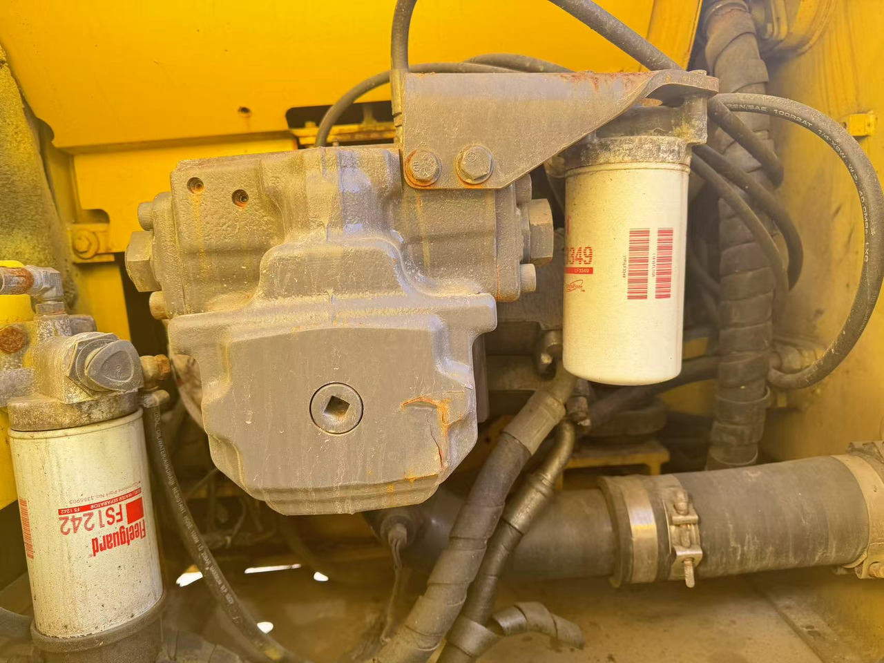 Excavadora de cadenas KOMATSU PC200-8: foto 8