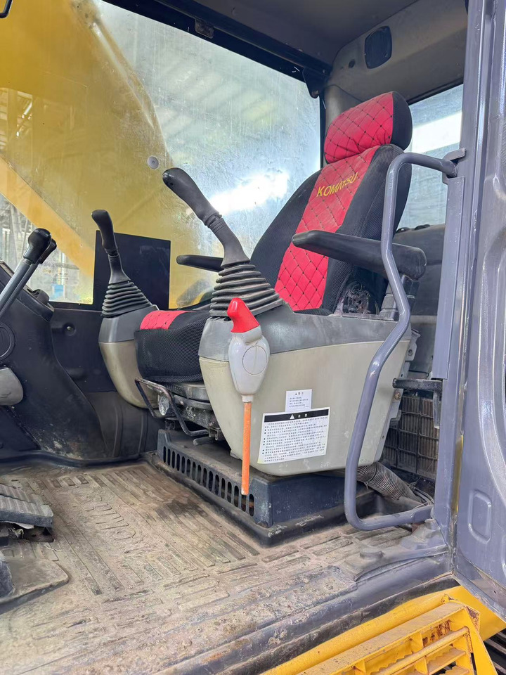 Excavadora de cadenas KOMATSU PC200-8: foto 6